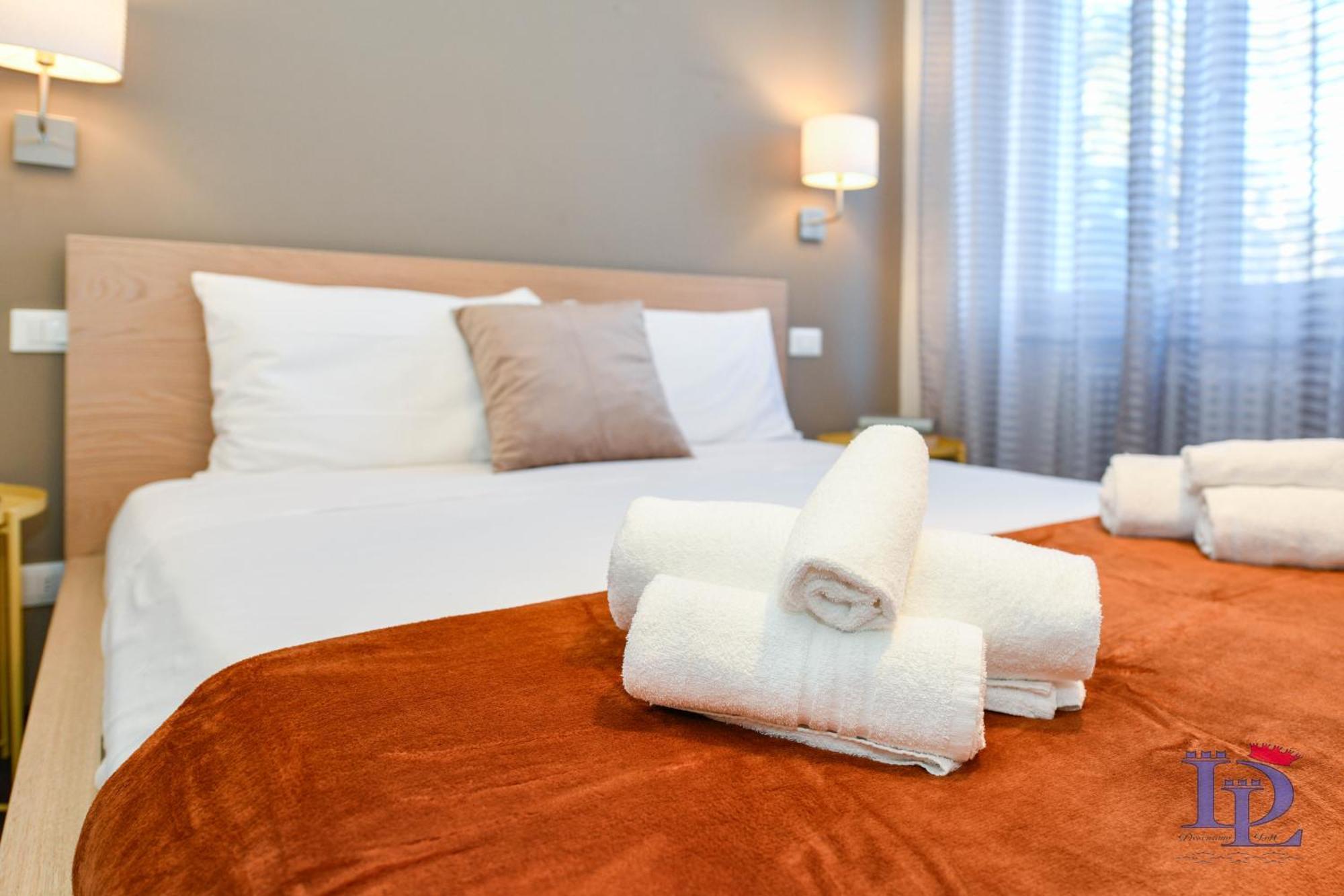 Desenzanoloft Official Partner Marriott Homes & Villas - A Casa Di Sara Family Apartment With Private Parking Desenzano del Garda Buitenkant foto